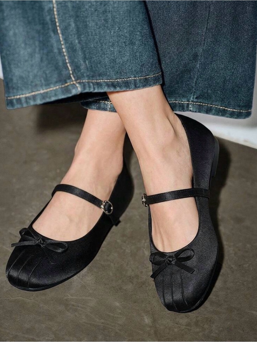 Black Ballet Flats with Bow Accent